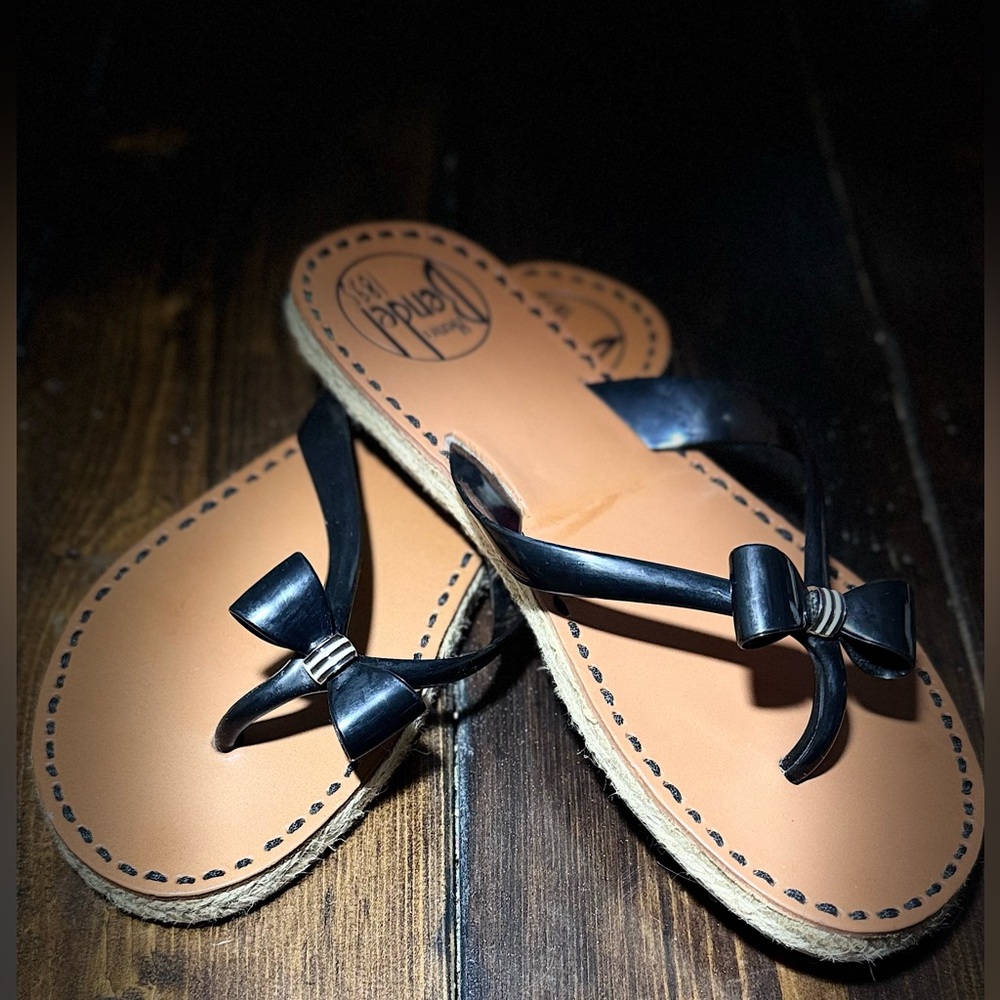 Rare worn Once Henri Bendel Bow Jelly, leather, Raffia, espadrille Sandals Women